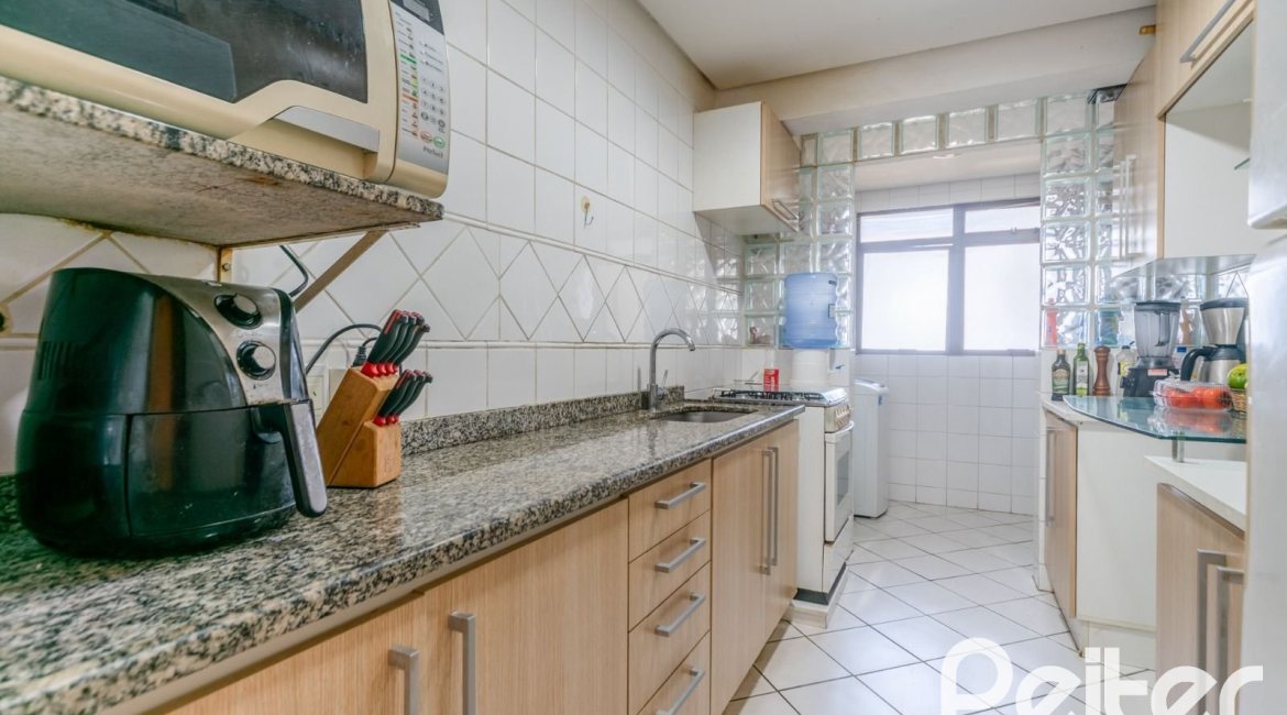 Apartamento à venda com 100m², 3 dormitórios, 1 suíte, 2 vagas, no bairro Tristeza em PORTO ALEGRE