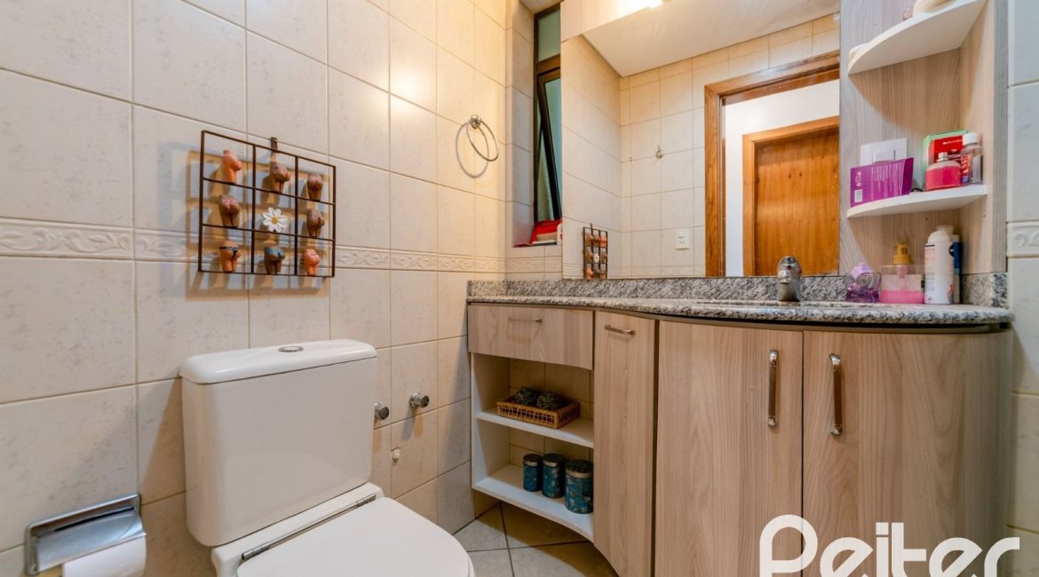 Apartamento à venda com 100m², 3 dormitórios, 1 suíte, 2 vagas, no bairro Tristeza em PORTO ALEGRE