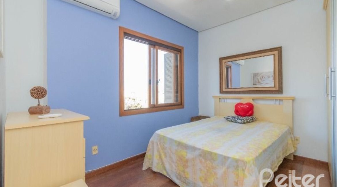 Cobertura à venda com 157m², 2 dormitórios, 1 suíte, 2 vagas, no bairro Tristeza em Porto Alegre