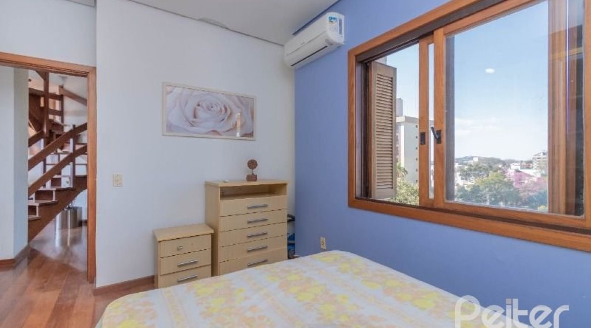 Cobertura à venda com 157m², 2 dormitórios, 1 suíte, 2 vagas, no bairro Tristeza em Porto Alegre