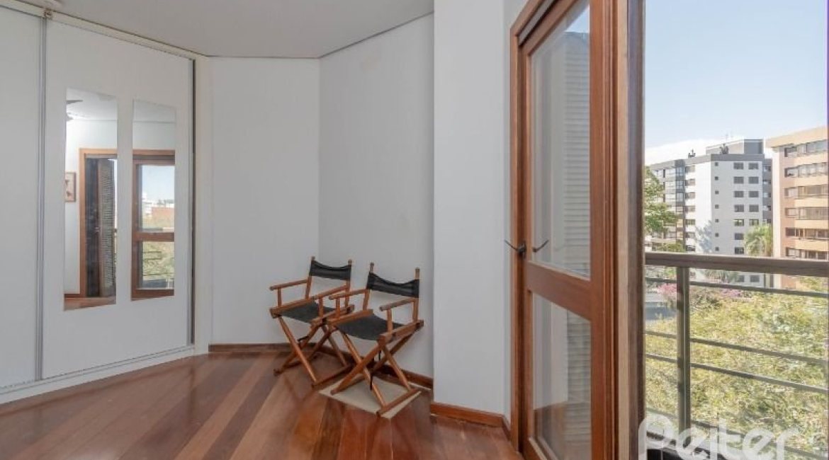 Cobertura à venda com 157m², 2 dormitórios, 1 suíte, 2 vagas, no bairro Tristeza em Porto Alegre