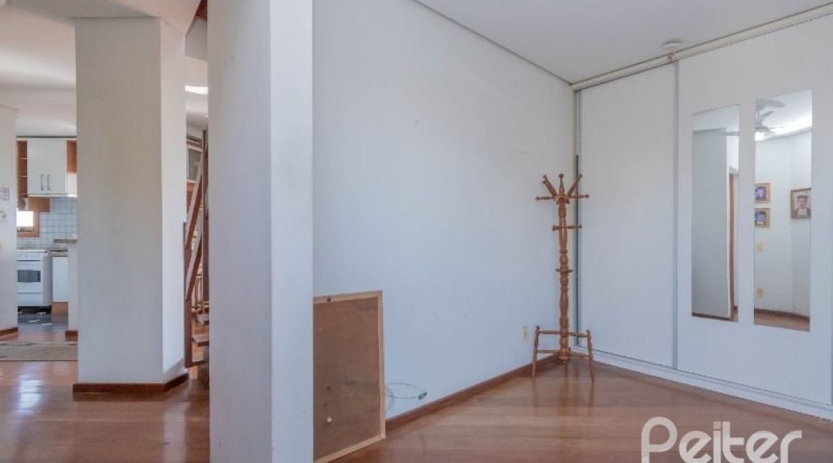 Cobertura à venda com 157m², 2 dormitórios, 1 suíte, 2 vagas, no bairro Tristeza em Porto Alegre