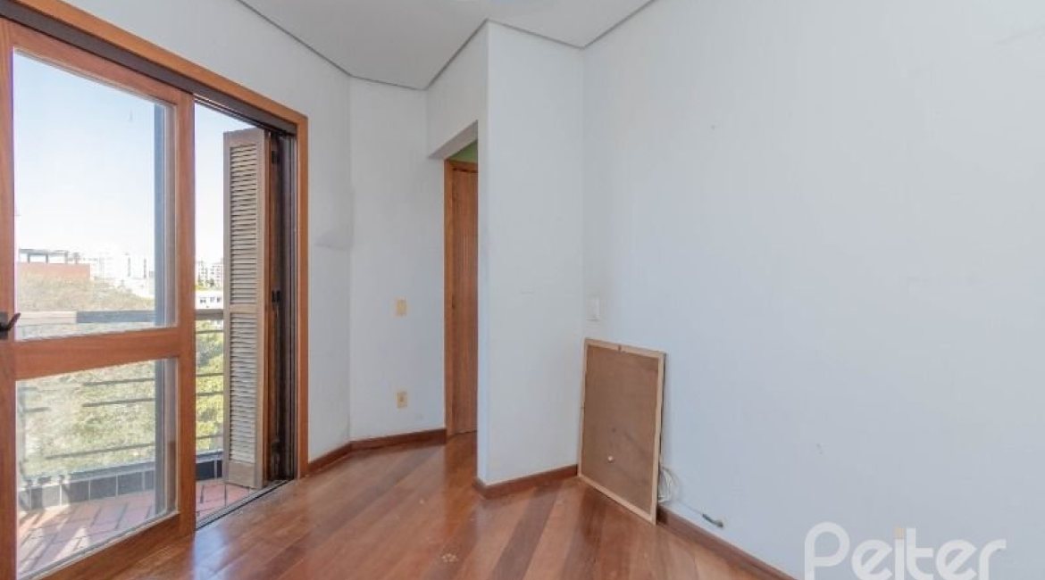 Cobertura à venda com 157m², 2 dormitórios, 1 suíte, 2 vagas, no bairro Tristeza em Porto Alegre