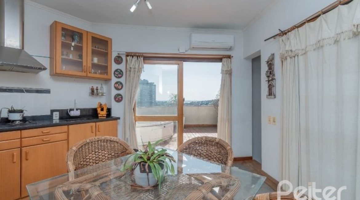 Cobertura à venda com 157m², 2 dormitórios, 1 suíte, 2 vagas, no bairro Tristeza em Porto Alegre