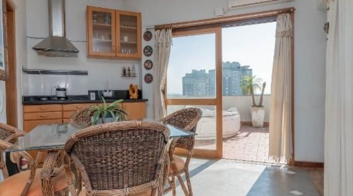 Cobertura à venda com 157m², 2 dormitórios, 1 suíte, 2 vagas, no bairro Tristeza em Porto Alegre