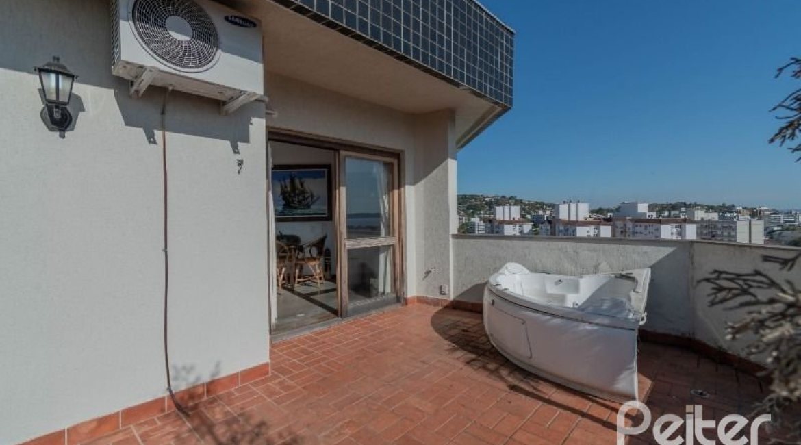 Cobertura à venda com 157m², 2 dormitórios, 1 suíte, 2 vagas, no bairro Tristeza em Porto Alegre