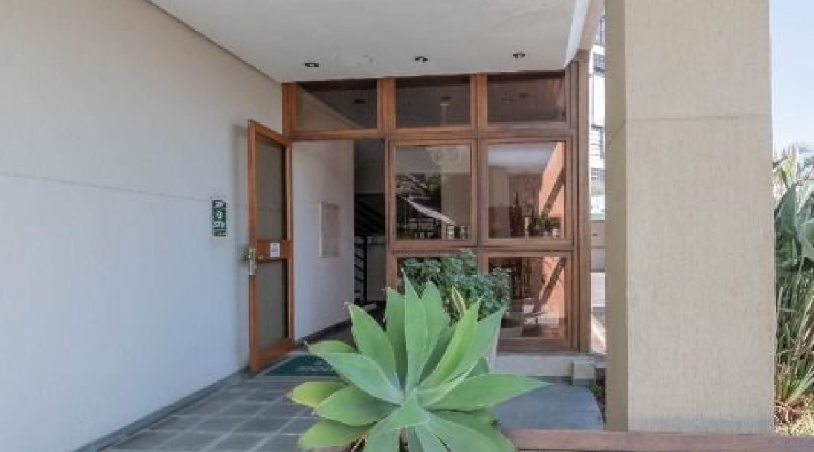 Cobertura à venda com 157m², 2 dormitórios, 1 suíte, 2 vagas, no bairro Tristeza em Porto Alegre