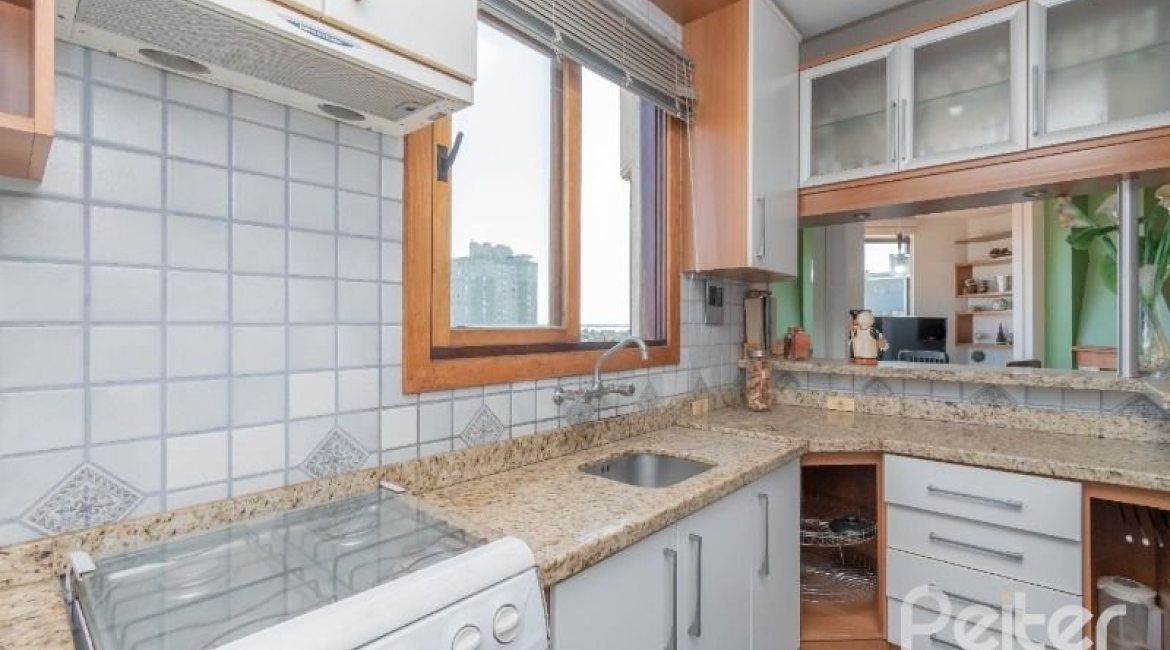 Cobertura à venda com 157m², 2 dormitórios, 1 suíte, 2 vagas, no bairro Tristeza em Porto Alegre