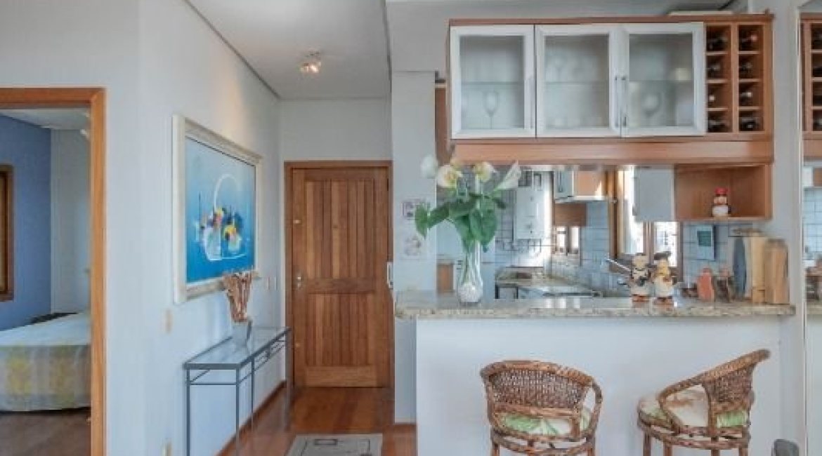 Cobertura à venda com 157m², 2 dormitórios, 1 suíte, 2 vagas, no bairro Tristeza em Porto Alegre