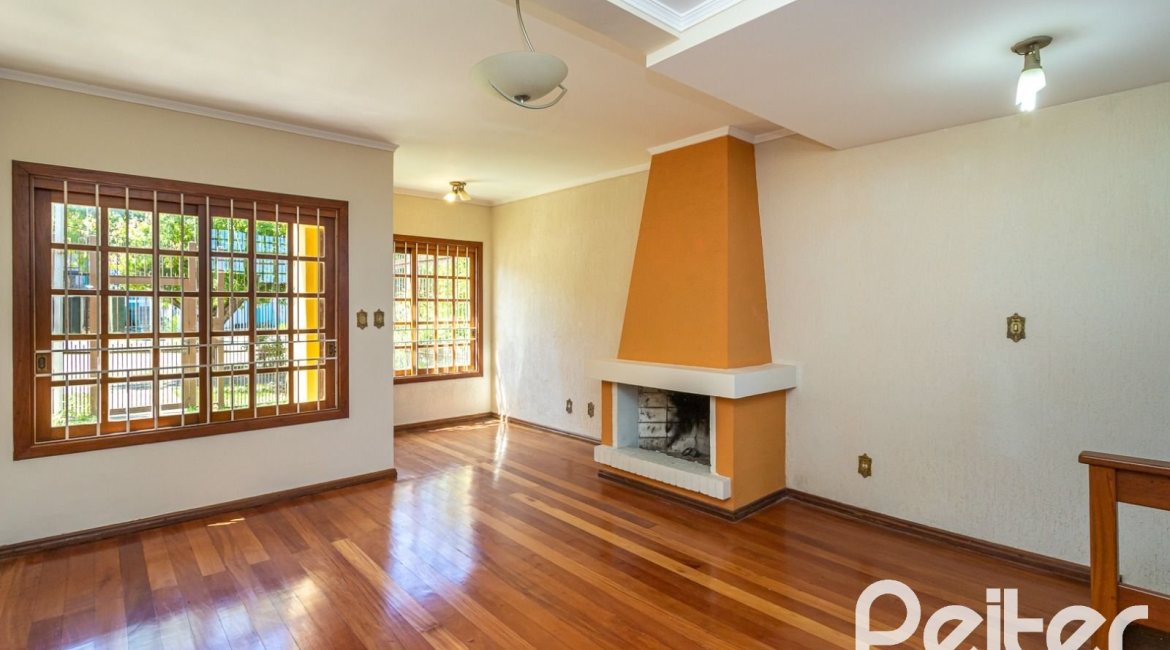 Casa à venda com 216m², 3 dormitórios, 2 suítes, 3 vagas, no bairro Espírito Santo em Porto Alegre
