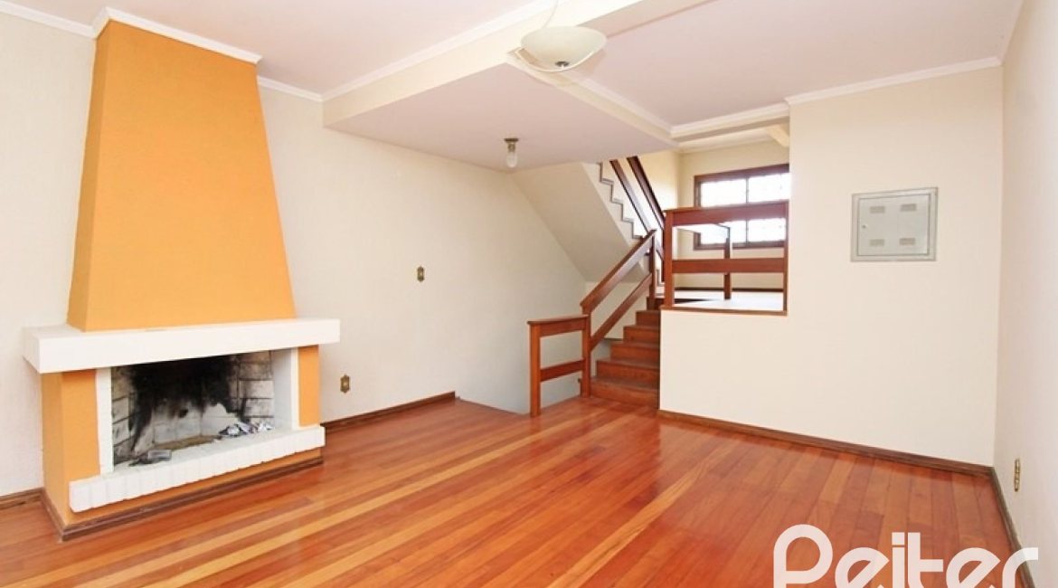 Casa à venda com 216m², 3 dormitórios, 2 suítes, 3 vagas, no bairro Espírito Santo em Porto Alegre