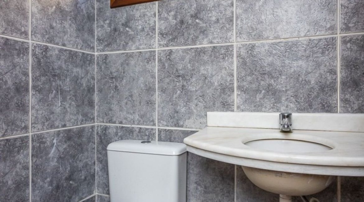 Casa à venda com 216m², 3 dormitórios, 2 suítes, 3 vagas, no bairro Espírito Santo em Porto Alegre