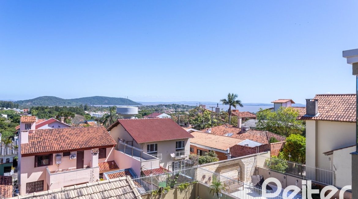 Casa à venda com 216m², 3 dormitórios, 2 suítes, 3 vagas, no bairro Espírito Santo em Porto Alegre