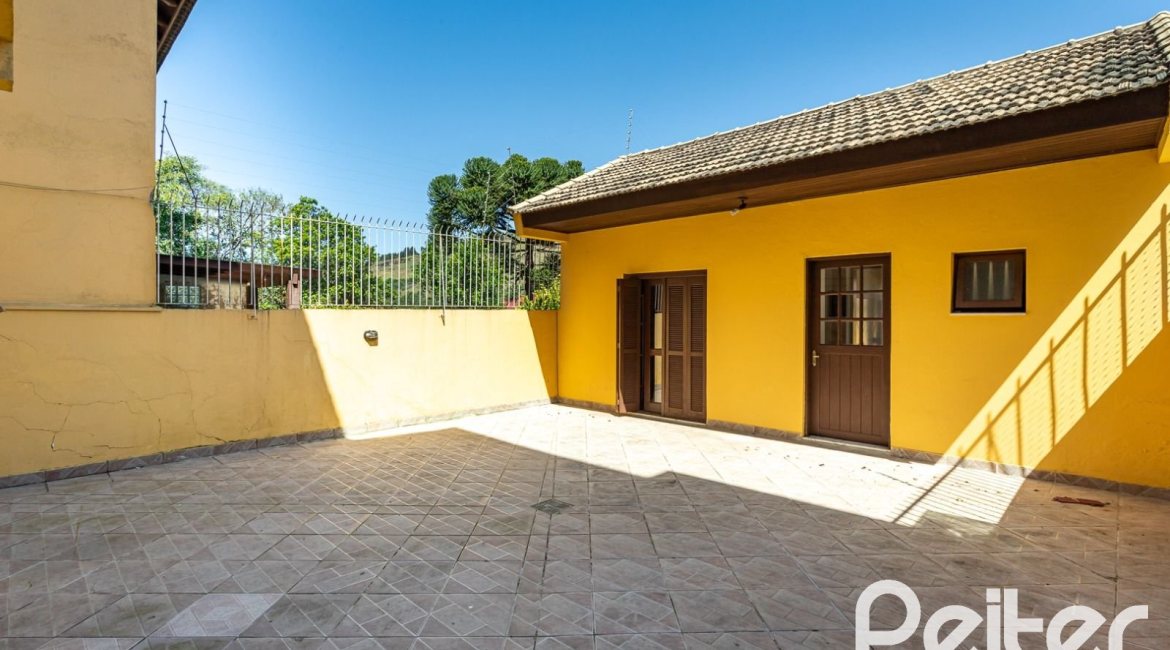 Casa à venda com 216m², 3 dormitórios, 2 suítes, 3 vagas, no bairro Espírito Santo em Porto Alegre
