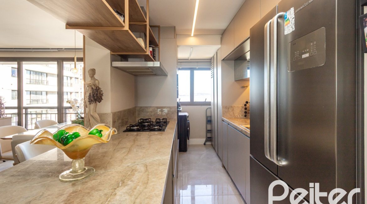 Apartamento à venda com 94m², 3 dormitórios, 1 suíte, 2 vagas, no bairro Tristeza em PORTO ALEGRE