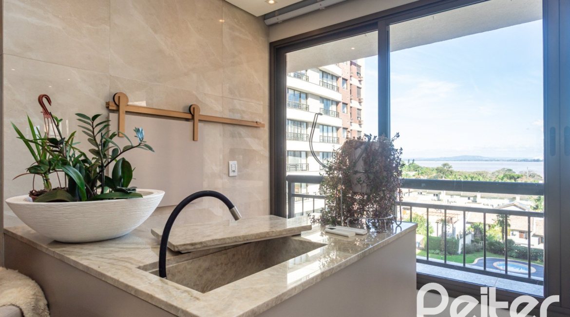 Apartamento à venda com 94m², 3 dormitórios, 1 suíte, 2 vagas, no bairro Tristeza em PORTO ALEGRE
