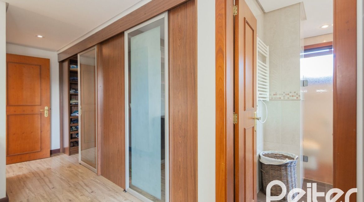 Casa em Condomínio à venda com 600m², 4 dormitórios, 4 suítes, 4 vagas, no bairro Terra Ville em PORTO ALEGRE