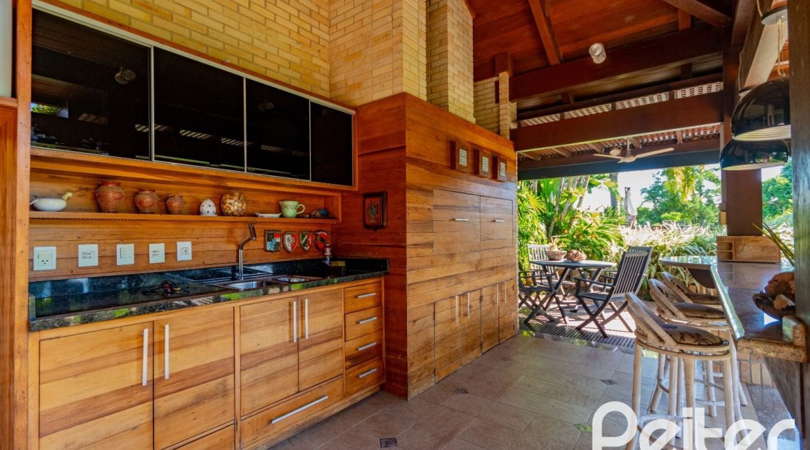 Casa em Condomínio à venda com 600m², 4 dormitórios, 4 suítes, 4 vagas, no bairro Terra Ville em PORTO ALEGRE