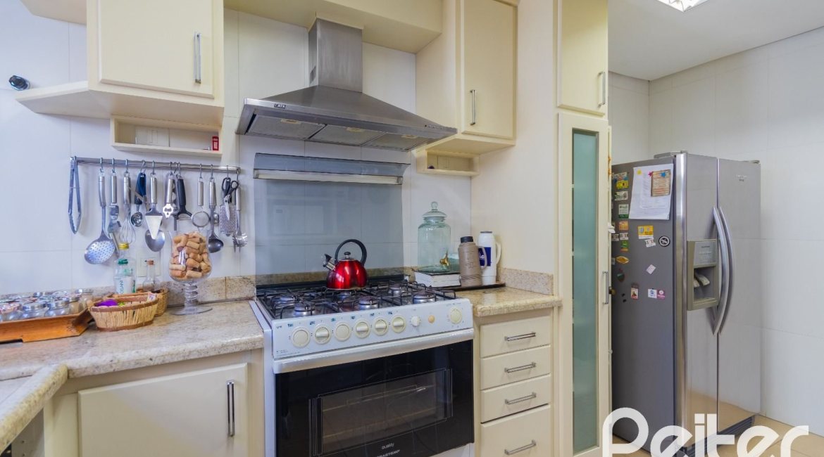 Casa em Condomínio à venda com 600m², 4 dormitórios, 4 suítes, 4 vagas, no bairro Terra Ville em PORTO ALEGRE