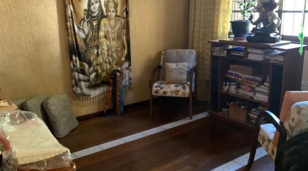 Casa à venda com 308m², 3 dormitórios, 1 suíte, 5 vagas, no bairro Cristal em Porto Alegre