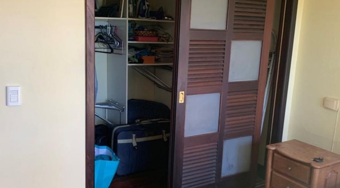 Casa à venda com 308m², 3 dormitórios, 1 suíte, 5 vagas, no bairro Cristal em Porto Alegre