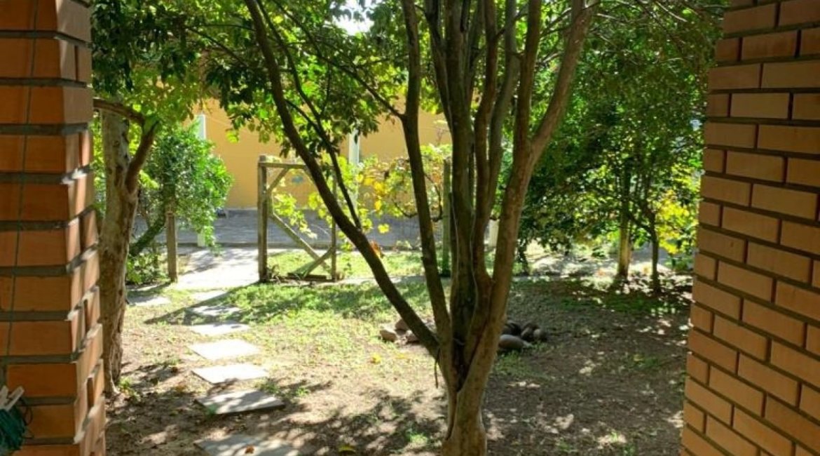 Casa à venda com 308m², 3 dormitórios, 1 suíte, 5 vagas, no bairro Cristal em Porto Alegre