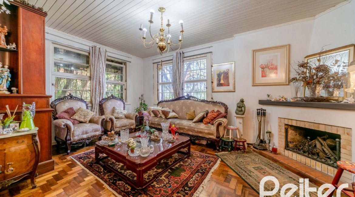 Casa à venda com 350m², 4 dormitórios, 4 suítes, 4 vagas, no bairro Tristeza em Porto Alegre