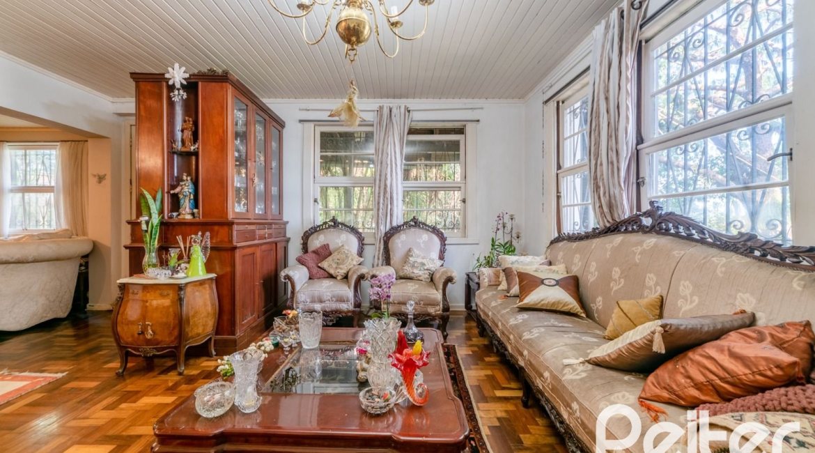 Casa à venda com 350m², 4 dormitórios, 4 suítes, 4 vagas, no bairro Tristeza em Porto Alegre