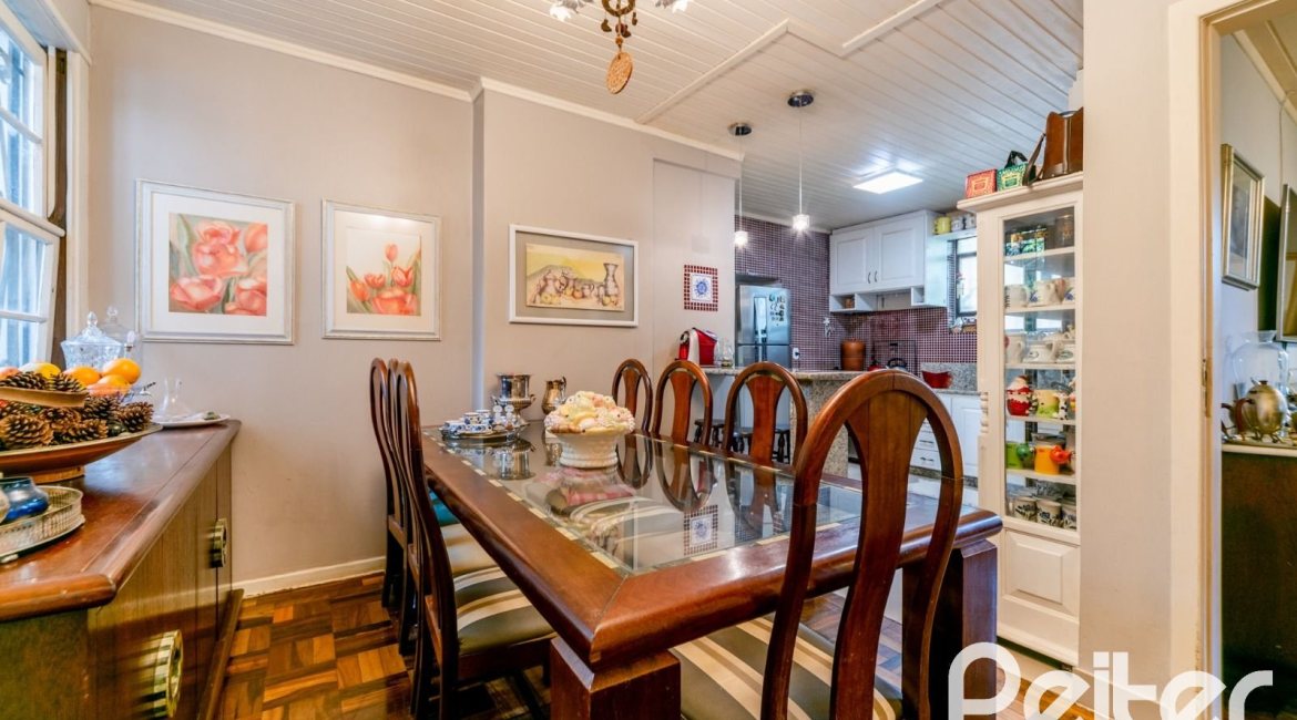 Casa à venda com 350m², 4 dormitórios, 4 suítes, 4 vagas, no bairro Tristeza em Porto Alegre