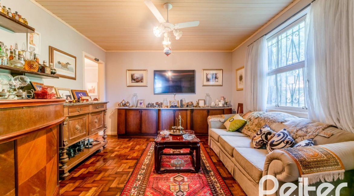 Casa à venda com 350m², 4 dormitórios, 4 suítes, 4 vagas, no bairro Tristeza em Porto Alegre