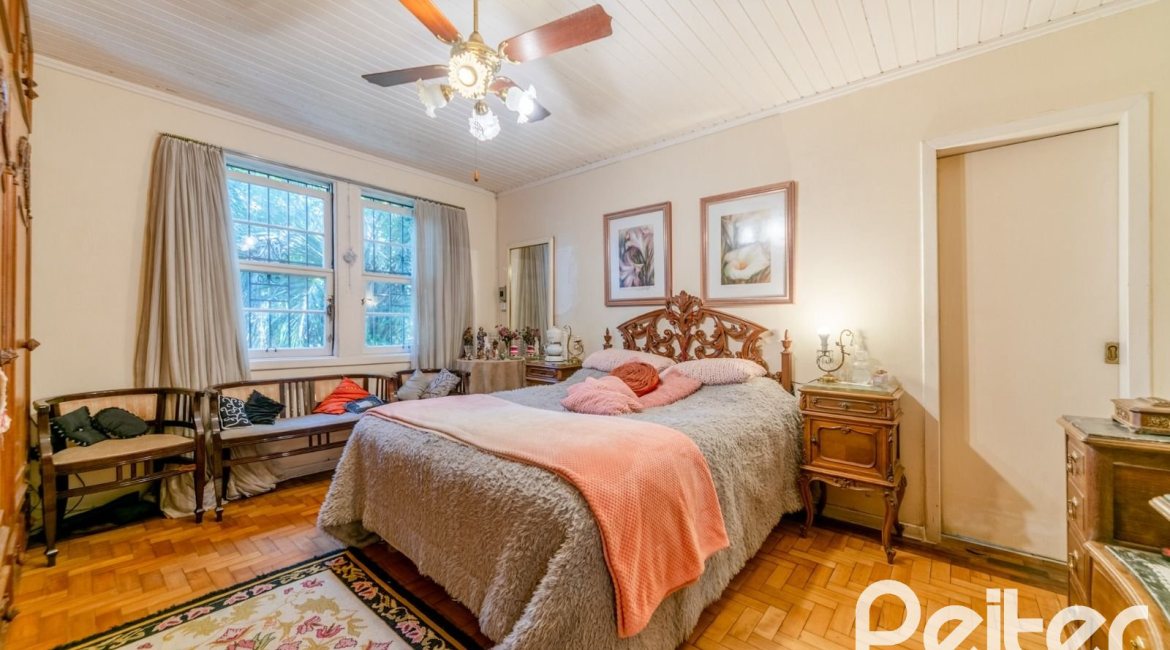 Casa à venda com 350m², 4 dormitórios, 4 suítes, 4 vagas, no bairro Tristeza em Porto Alegre