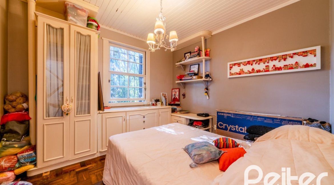 Casa à venda com 350m², 4 dormitórios, 4 suítes, 4 vagas, no bairro Tristeza em Porto Alegre