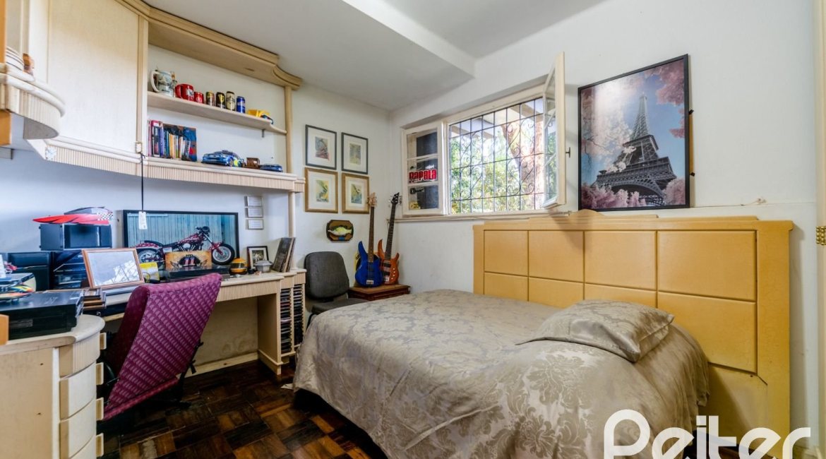 Casa à venda com 350m², 4 dormitórios, 4 suítes, 4 vagas, no bairro Tristeza em Porto Alegre