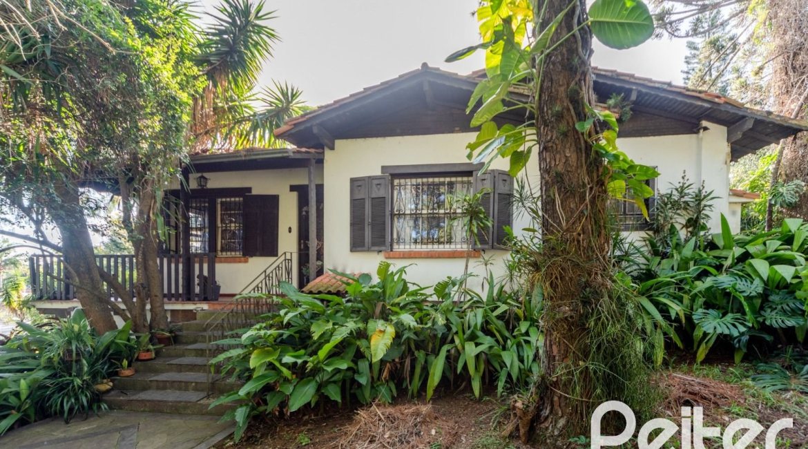 Casa à venda com 350m², 4 dormitórios, 4 suítes, 4 vagas, no bairro Tristeza em Porto Alegre