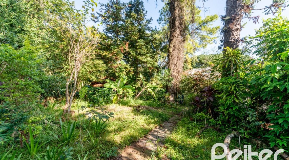 Casa à venda com 350m², 4 dormitórios, 4 suítes, 4 vagas, no bairro Tristeza em Porto Alegre