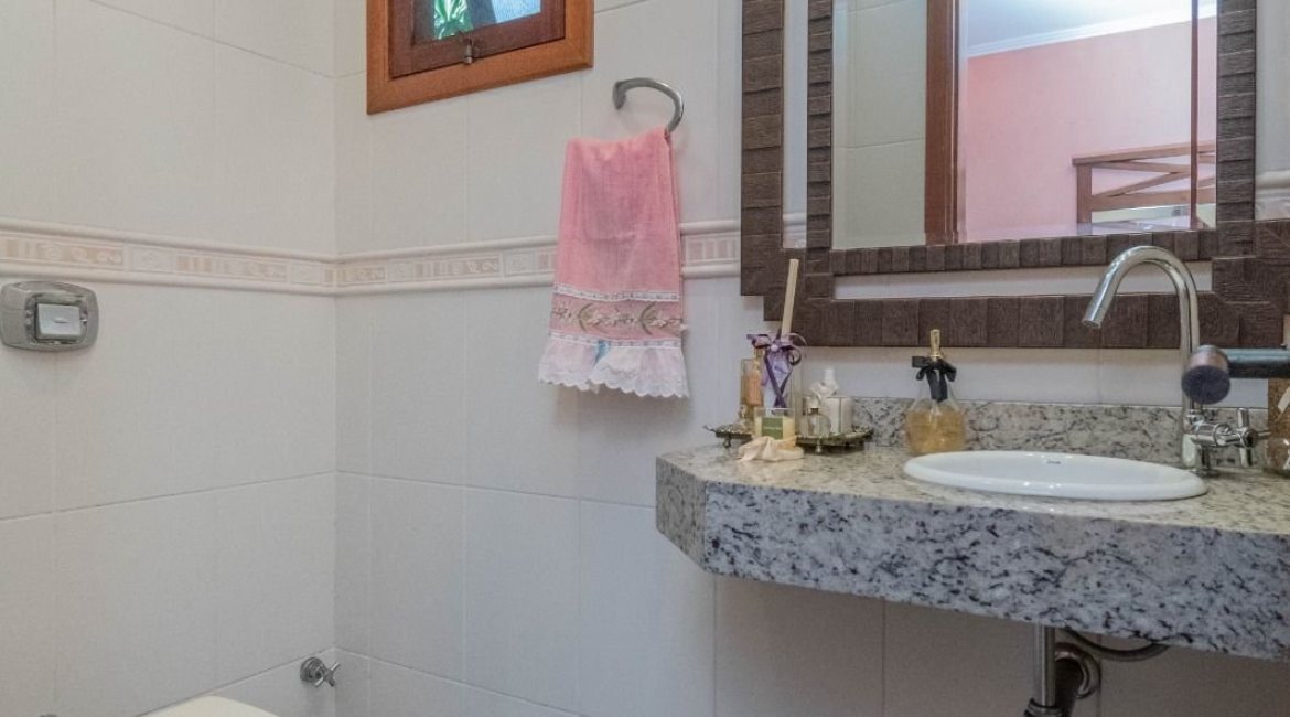 Casa em Condomínio à venda com 486m², 4 dormitórios, 3 suítes, 4 vagas, no bairro Cavalhada em PORTO ALEGRE