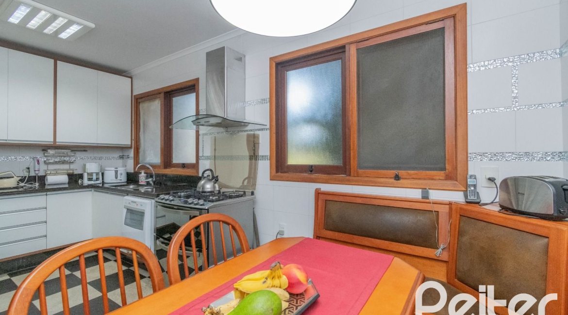 Casa em Condomínio à venda com 486m², 4 dormitórios, 3 suítes, 4 vagas, no bairro Cavalhada em PORTO ALEGRE