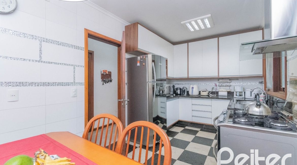 Casa em Condomínio à venda com 486m², 4 dormitórios, 3 suítes, 4 vagas, no bairro Cavalhada em PORTO ALEGRE