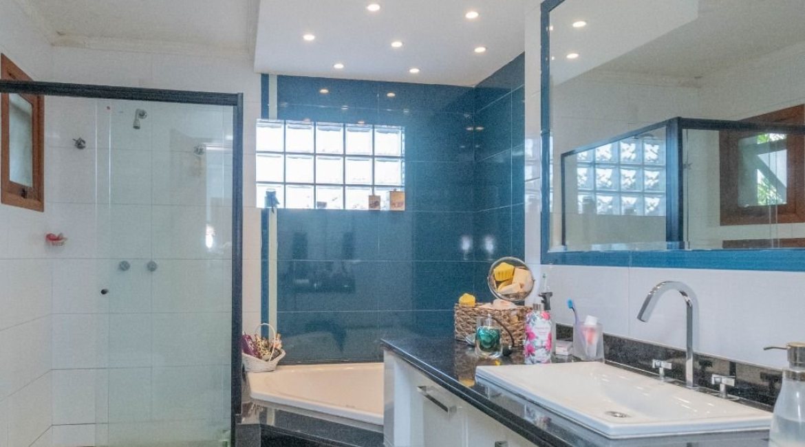 Casa em Condomínio à venda com 486m², 4 dormitórios, 3 suítes, 4 vagas, no bairro Cavalhada em PORTO ALEGRE