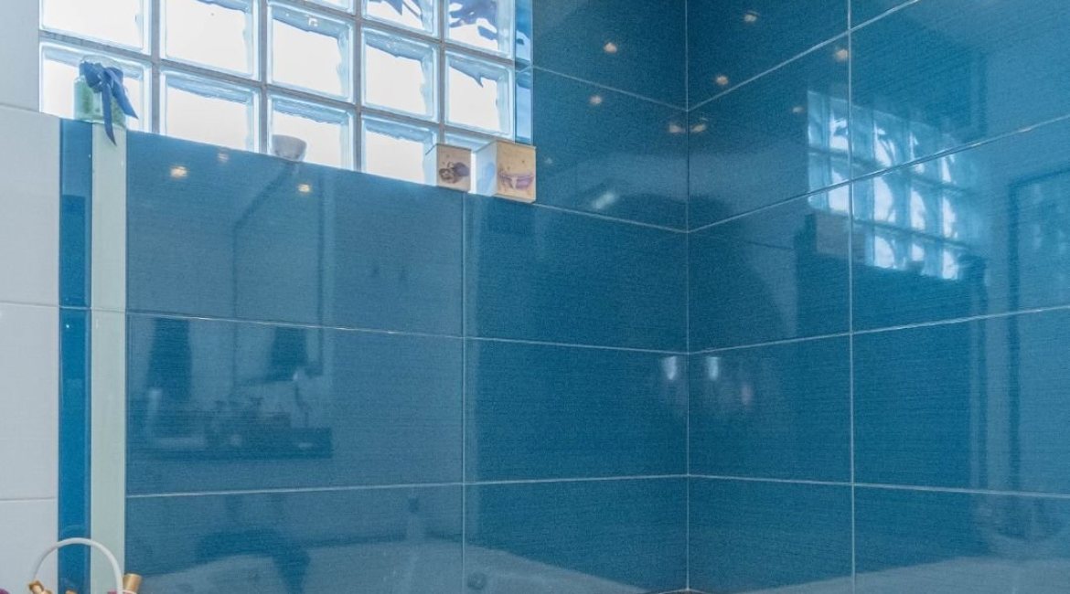 Casa em Condomínio à venda com 486m², 4 dormitórios, 3 suítes, 4 vagas, no bairro Cavalhada em PORTO ALEGRE