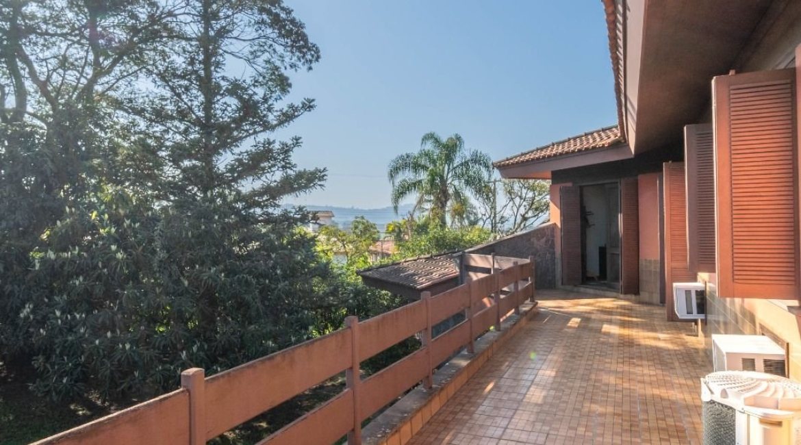 Casa em Condomínio à venda com 486m², 4 dormitórios, 3 suítes, 4 vagas, no bairro Cavalhada em PORTO ALEGRE