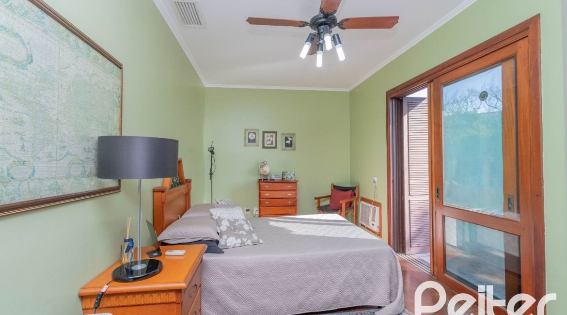 Casa em Condomínio à venda com 486m², 4 dormitórios, 3 suítes, 4 vagas, no bairro Cavalhada em PORTO ALEGRE