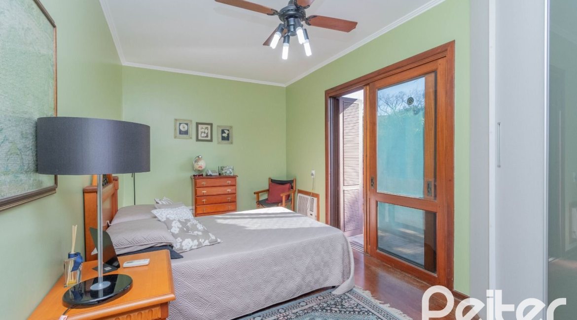 Casa em Condomínio à venda com 486m², 4 dormitórios, 3 suítes, 4 vagas, no bairro Cavalhada em PORTO ALEGRE