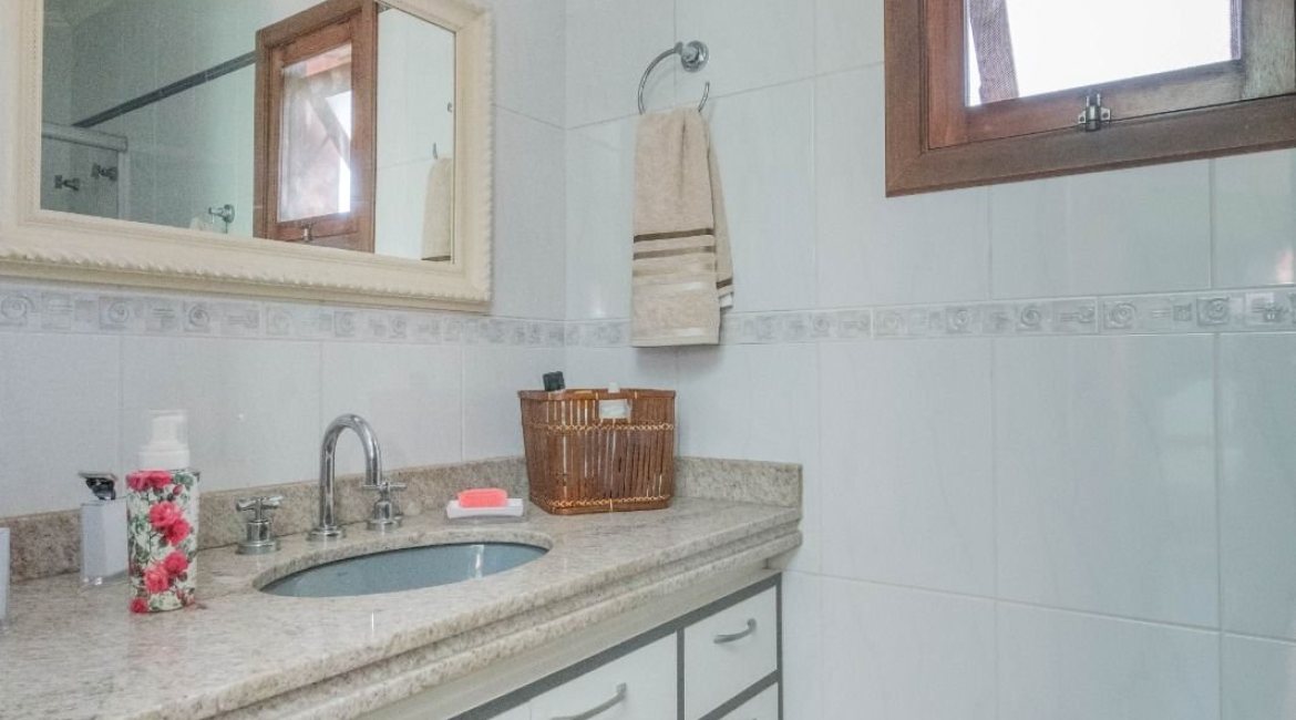 Casa em Condomínio à venda com 486m², 4 dormitórios, 3 suítes, 4 vagas, no bairro Cavalhada em PORTO ALEGRE