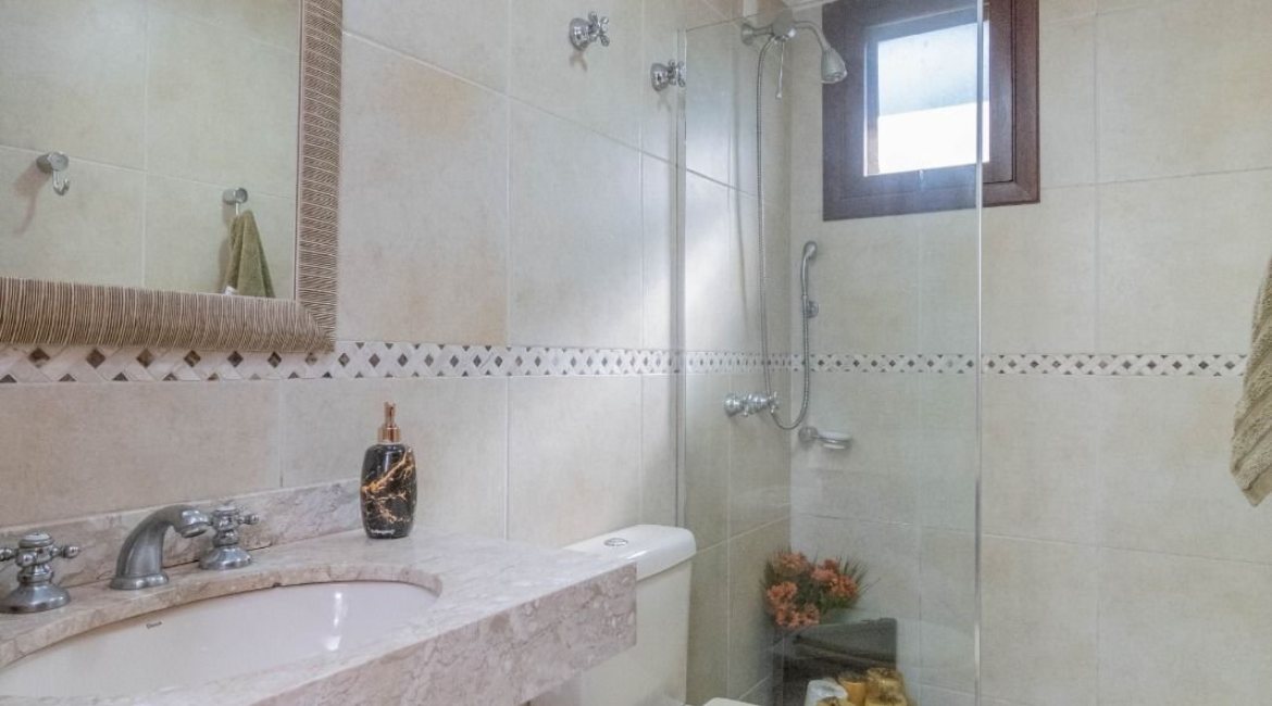 Casa em Condomínio à venda com 486m², 4 dormitórios, 3 suítes, 4 vagas, no bairro Cavalhada em PORTO ALEGRE