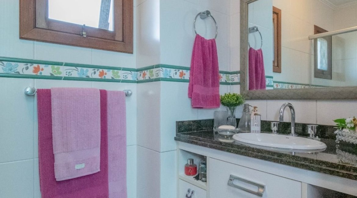 Casa em Condomínio à venda com 486m², 4 dormitórios, 3 suítes, 4 vagas, no bairro Cavalhada em PORTO ALEGRE