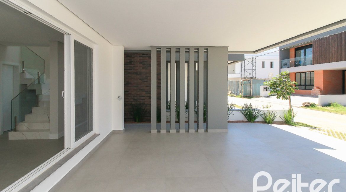 Casa em Condomínio à venda com 209m², 3 dormitórios, 3 suítes, 2 vagas, no bairro Ipanema em Porto Alegre