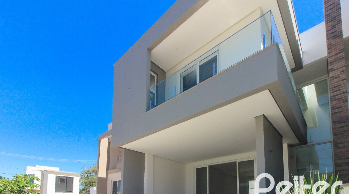Casa em Condomínio à venda com 209m², 3 dormitórios, 3 suítes, 2 vagas, no bairro Ipanema em Porto Alegre