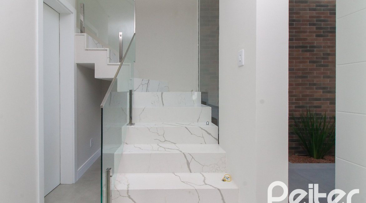 Casa em Condomínio à venda com 209m², 3 dormitórios, 3 suítes, 2 vagas, no bairro Ipanema em Porto Alegre