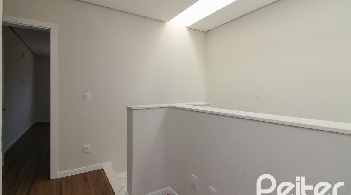 Casa em Condomínio à venda com 209m², 3 dormitórios, 3 suítes, 2 vagas, no bairro Ipanema em Porto Alegre